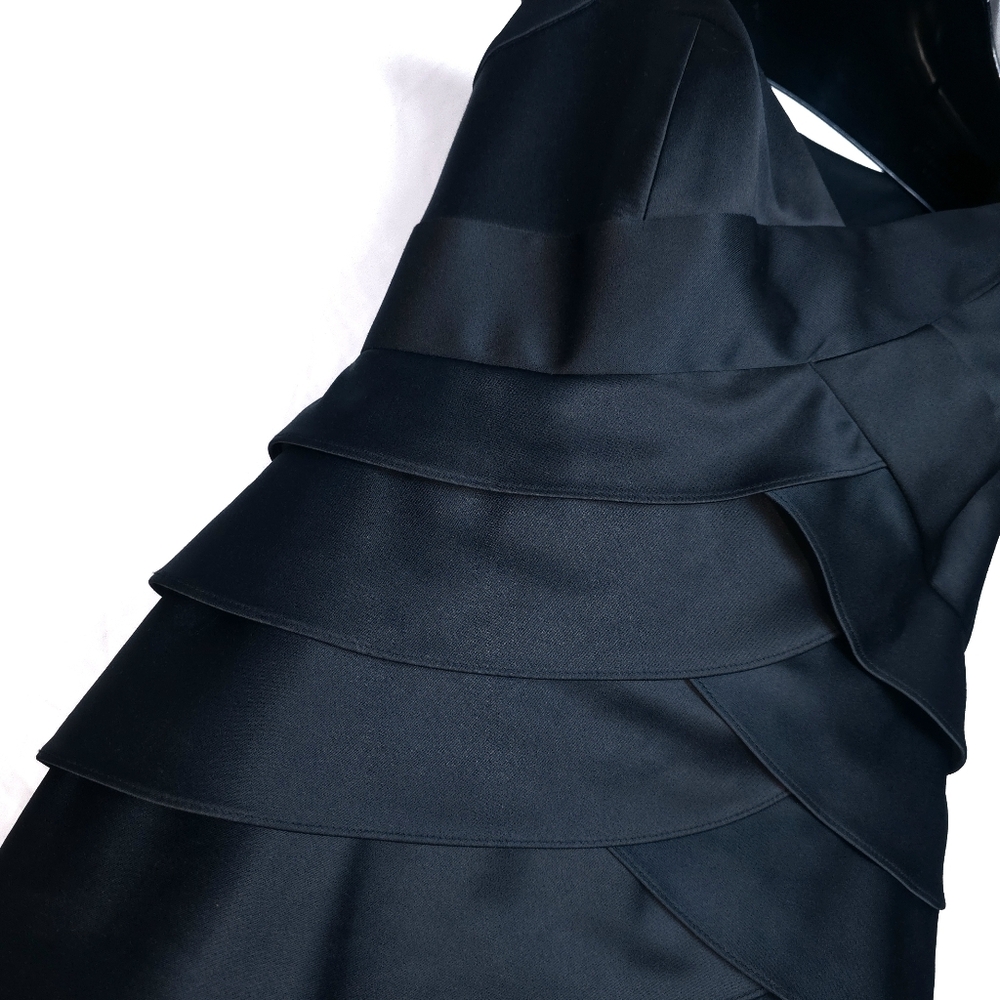 London Times Sleevless Cocktail Dress Size 4 Sweatheart Neckline Black